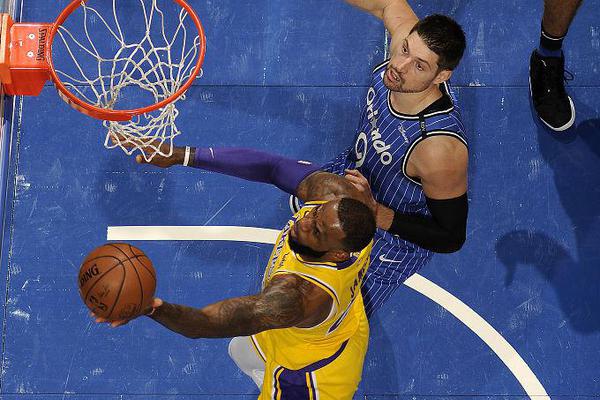 ????名記：一位高管告訴我 今年夏天的NBA會(huì)非常爆炸